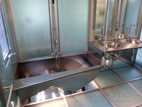 privateresidence ryanhughes glassflooringbathroom